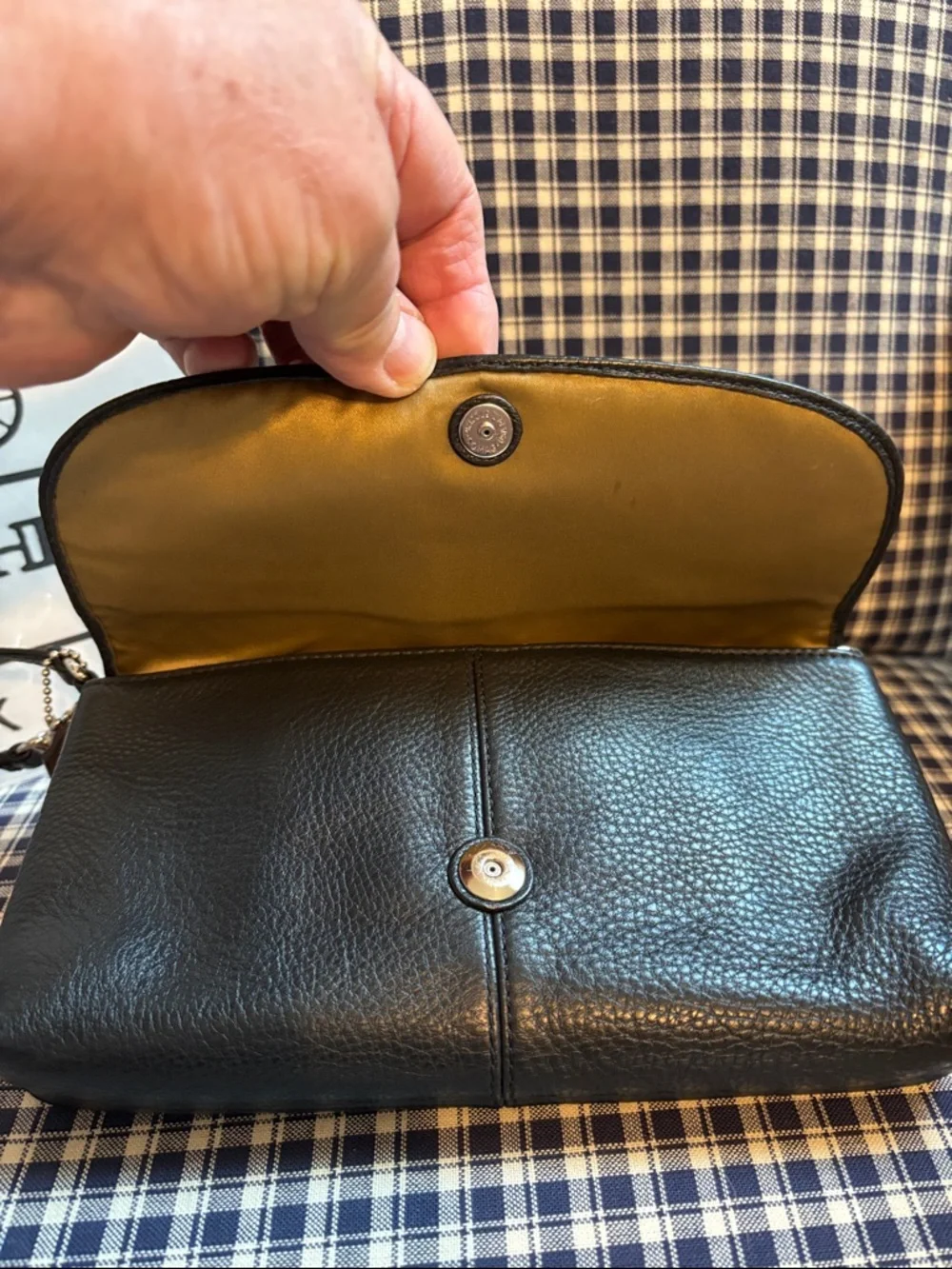 Coach Park large flap Black Pebbled Leather clutch - Picture 3 of 10